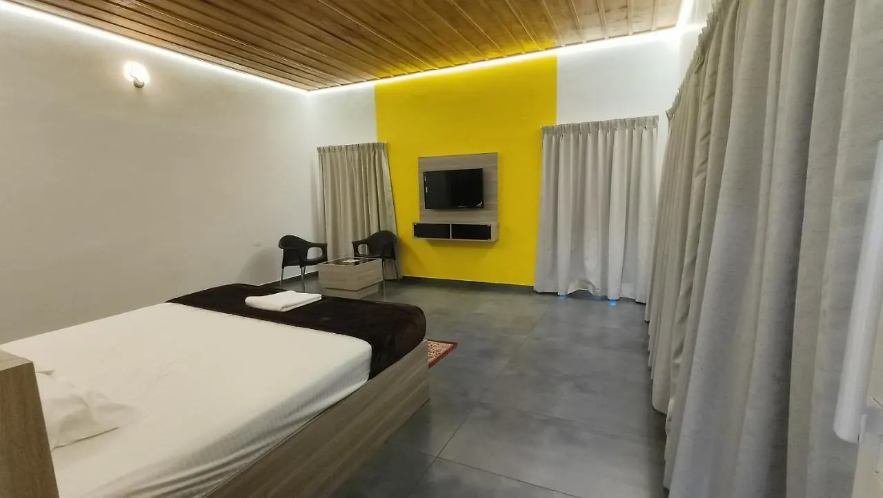 Happy Holidays Resort Kanthalloor India